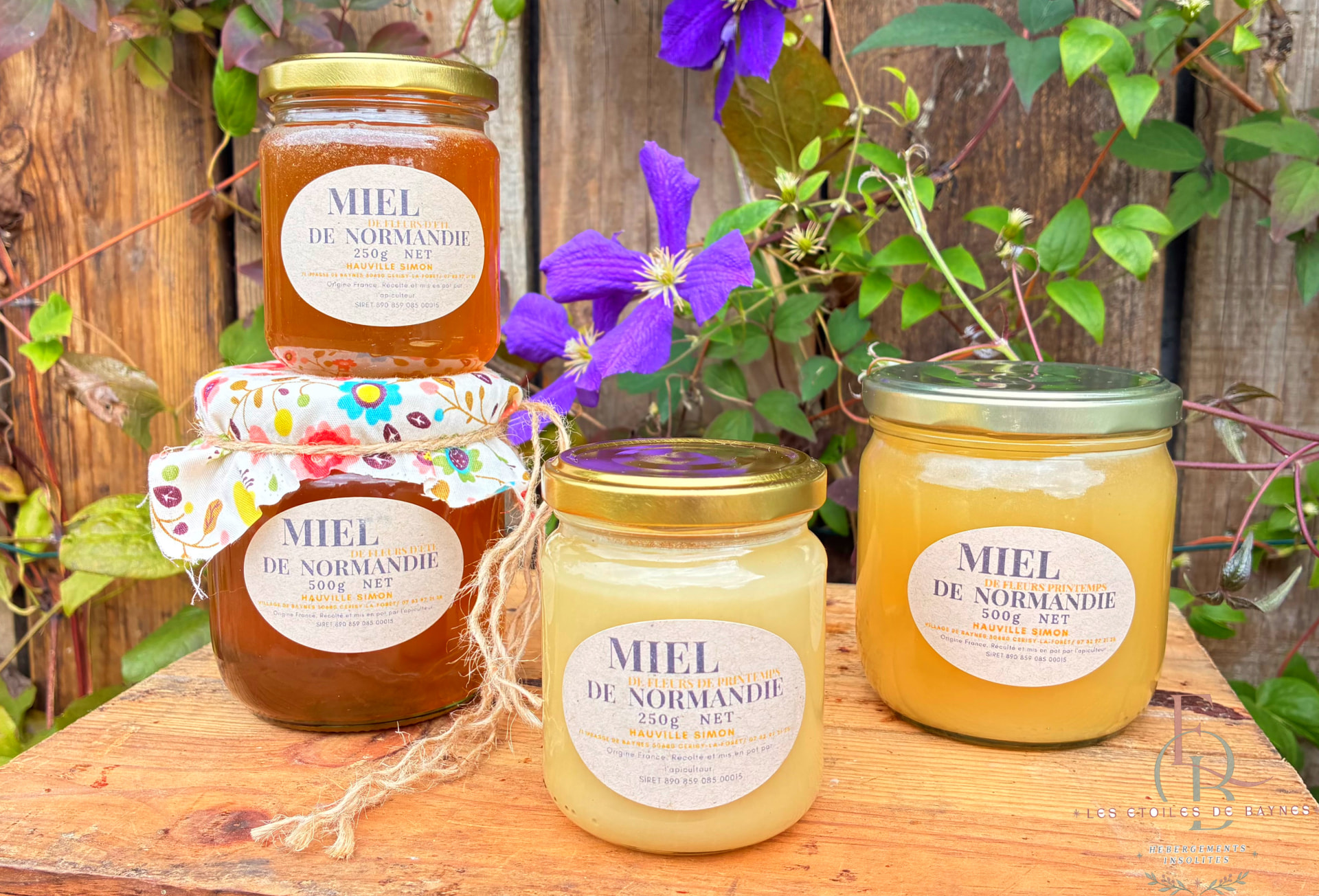 Pots de miel de fleurs de Normandie produits à la ferme